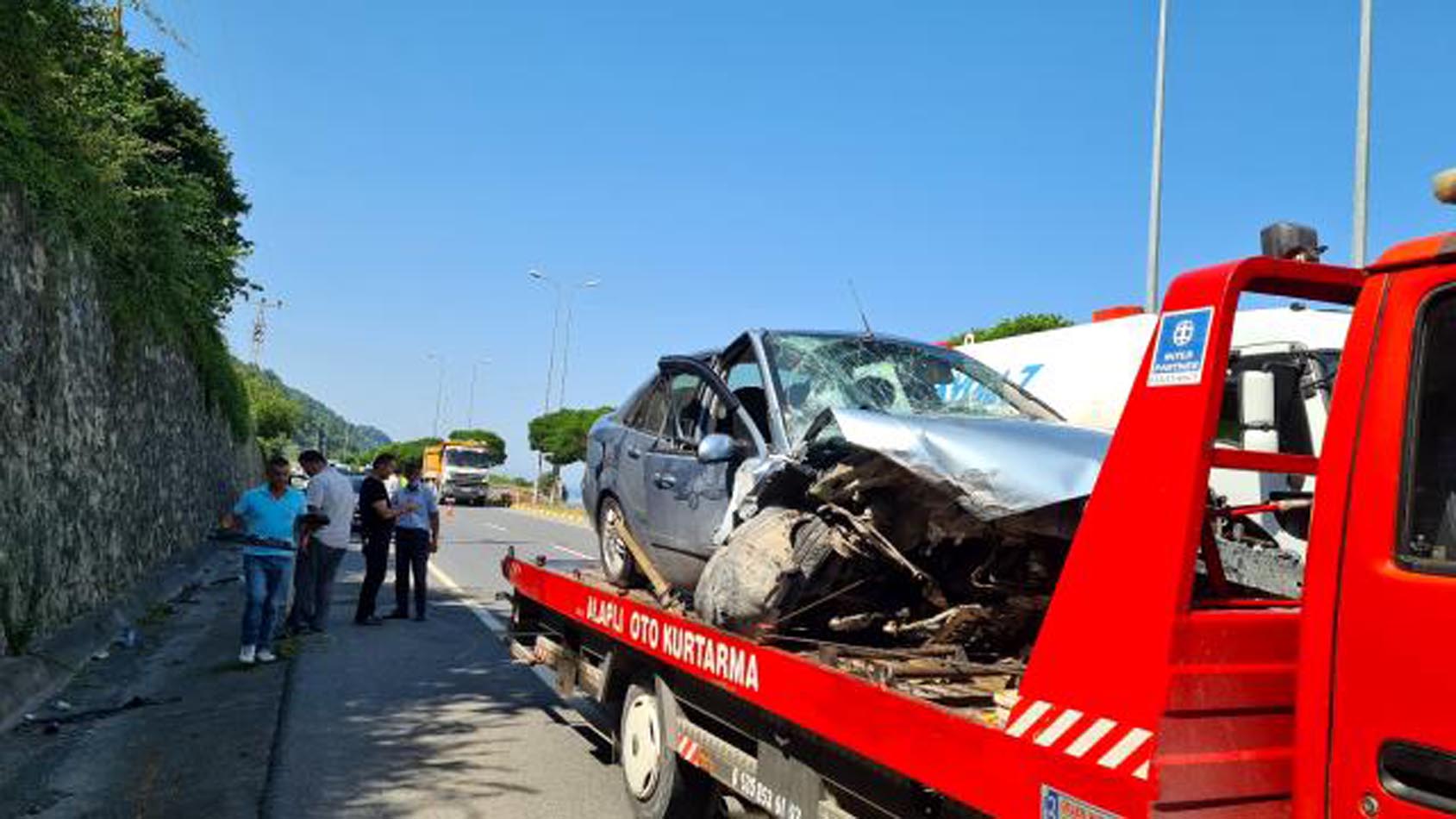 Alaplı'da kontrolden çıkan araç yan yattı