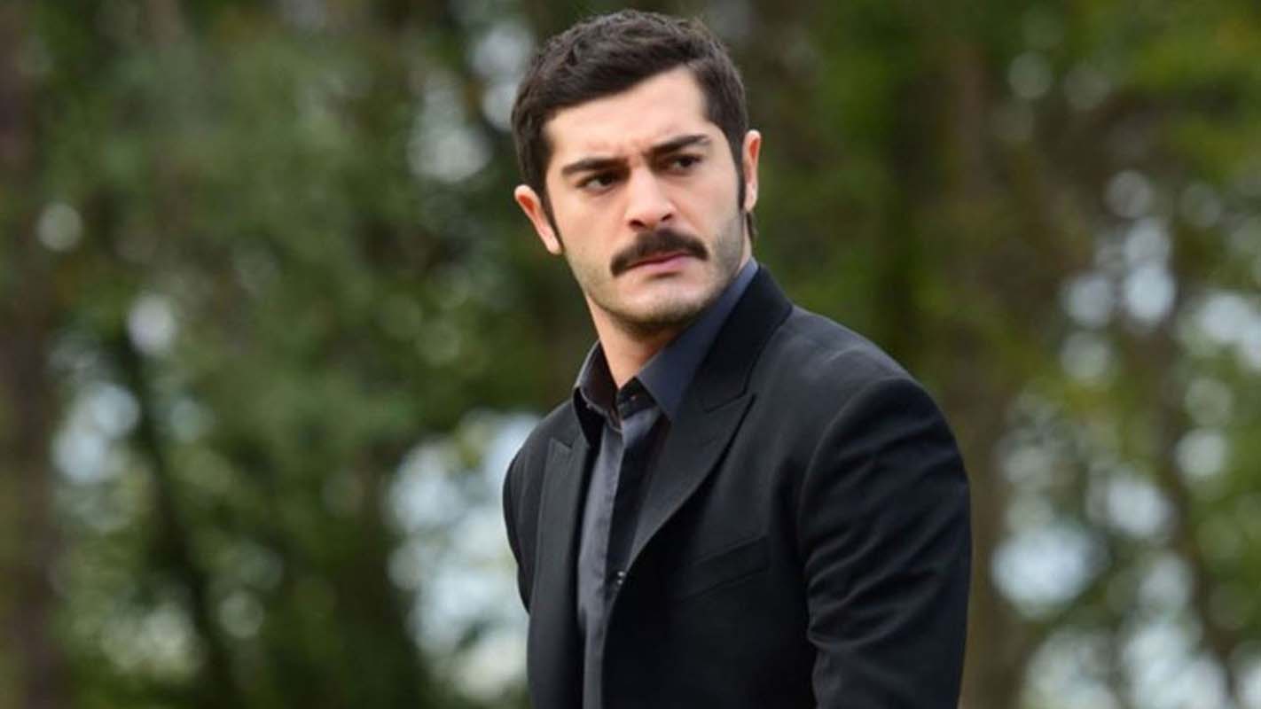 Şahmeran dizisinde Serenay Sarkaya'nın partneri bakın hangi yakışıklı oyuncu olacak! İşte o bomba isim!