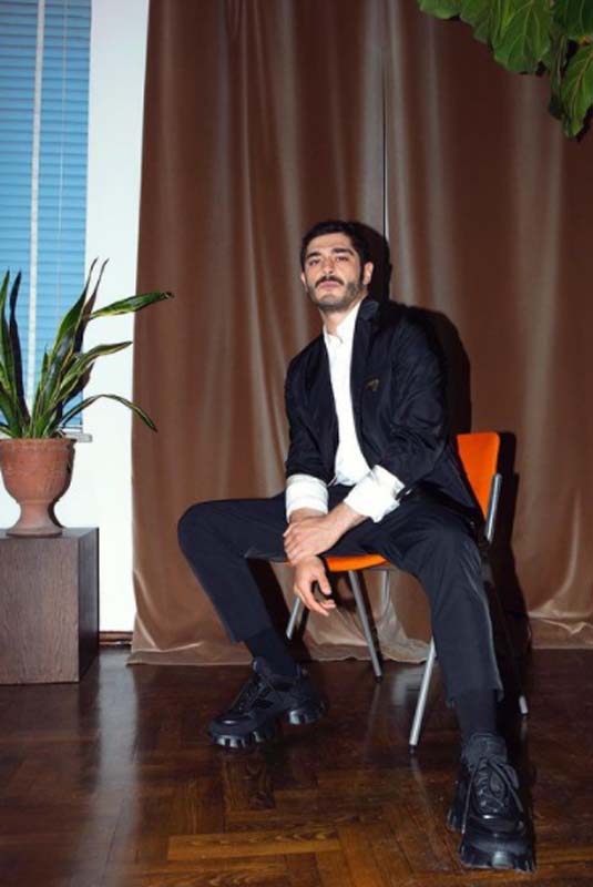 Şahmeran dizisinde Serenay Sarkaya'nın partneri bakın hangi yakışıklı oyuncu olacak! İşte o bomba isim!