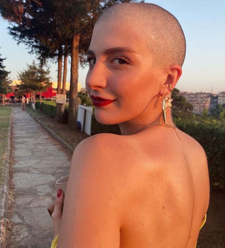 Neslican Tay rolü için saçlarını kazıtmıştı! Naz Çağla Irmak son paylaşımıyla dikkatleri üzerine çekti! Oyuncuya takdir yorumları yağdı...