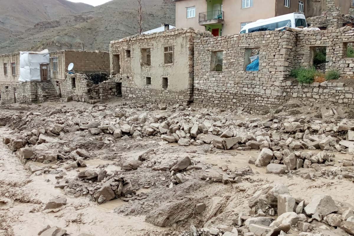 Van, Başkale'de sel meydana geldi | Genç kadın boğulmaktan son anda kurtuldu