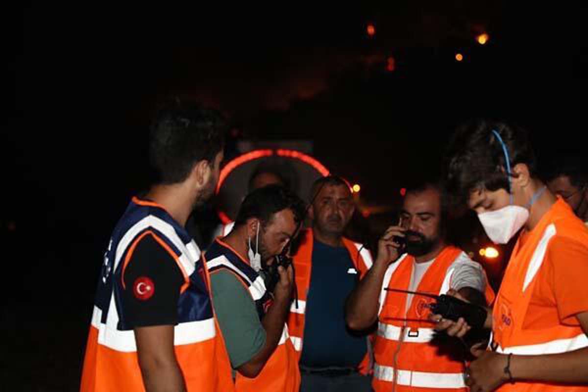 Antalya'da orman yangınlarına müdahale eden ekipler, sahte ihbarlarla oylanıyor!