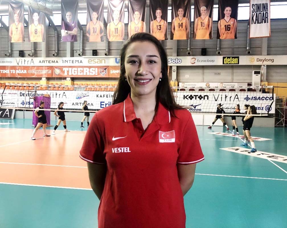 Milli voleybolcu Hande Baladın kimdir, nereli, kaç yaşında, hangi takımda oynuyor?