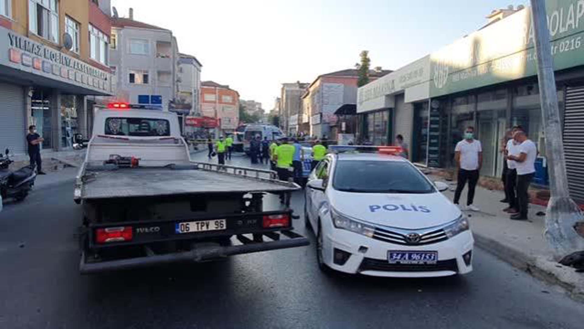 İstanbul Ümraniye'de servis aracı ve minibüs çarpıştı : Eyüp Sönmez öldü, 6 kişi yaralandı 