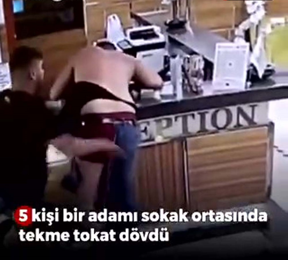 Bir adamı 5 kişi dövdü, iç çamaşırına kadar parçaladılar!