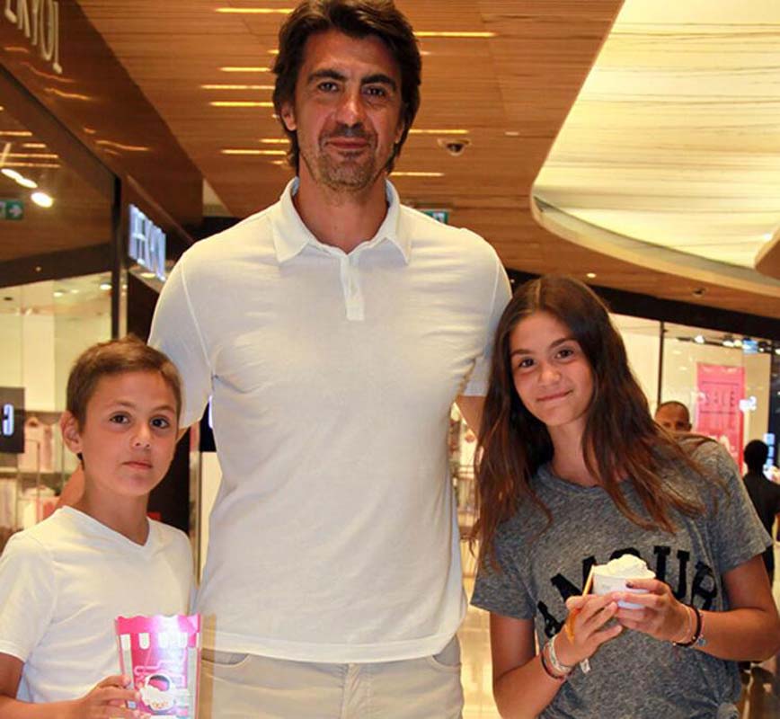 Boşandıktan sonra birbirinin yüzüne bakmayan İbrahim Kutluay ve Demet Şener Barıştı! Ünlü çift ailecek yemek yedi!