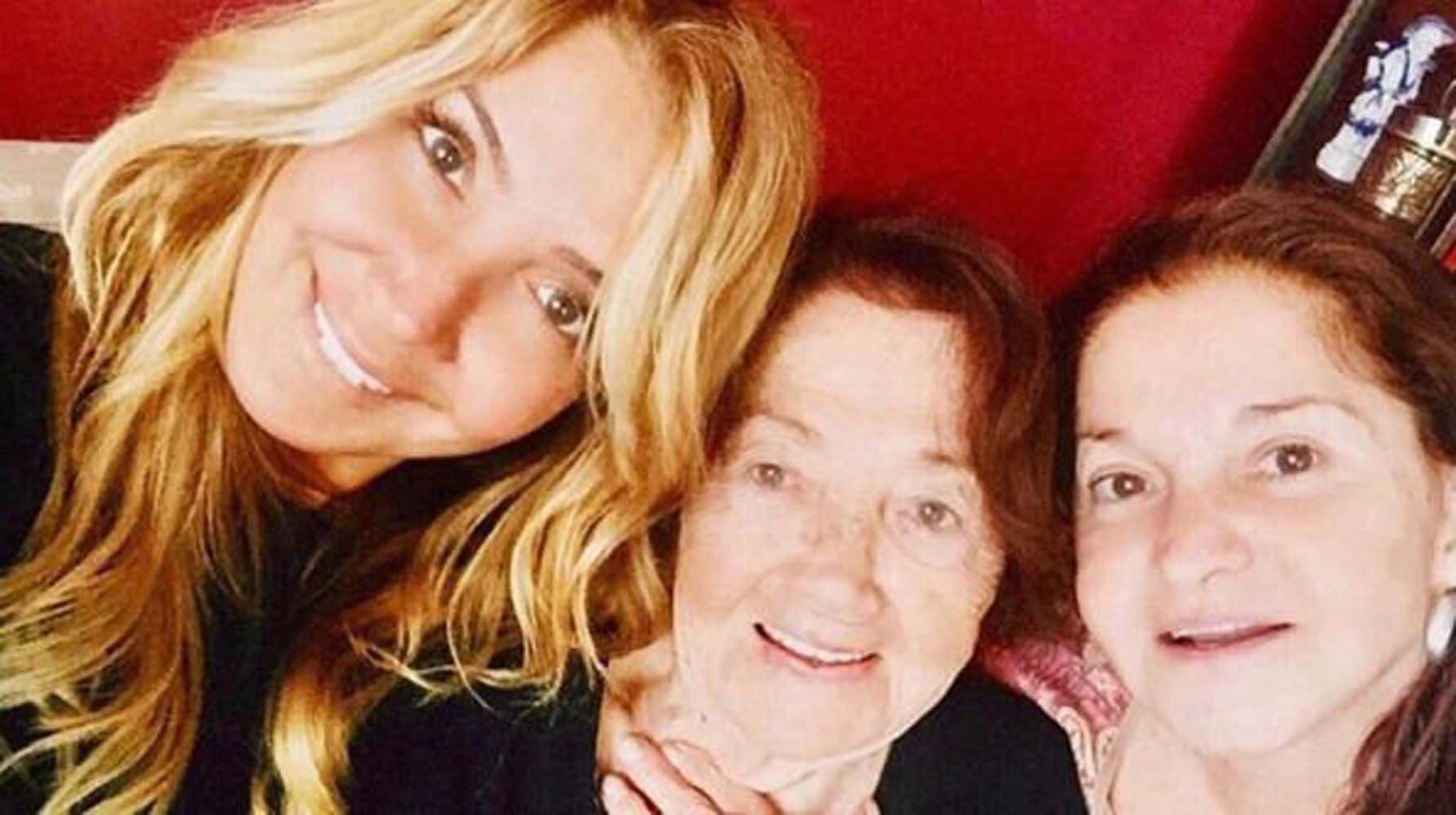 Yonca Evcimik'in acı günü: "Canım annemizi kaybettik"