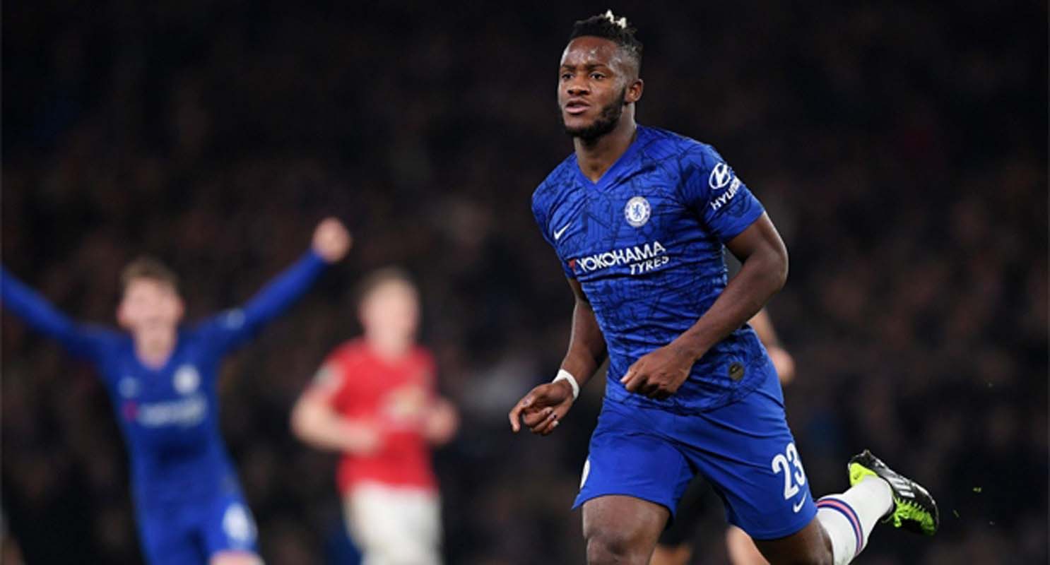 Beşiktaş forvette rotayı değiştirdi! Kartal Batshuayi'yi gündemine aldı!