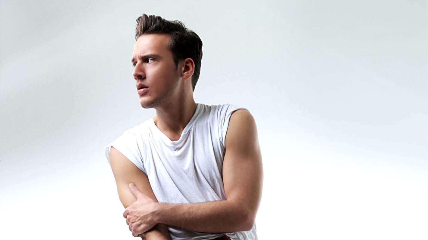 Ödül gecesinde gerilim yaşandı! Organizatör Erkan Özerman, ünlü şarkıcı Edis'i hedef aldı!