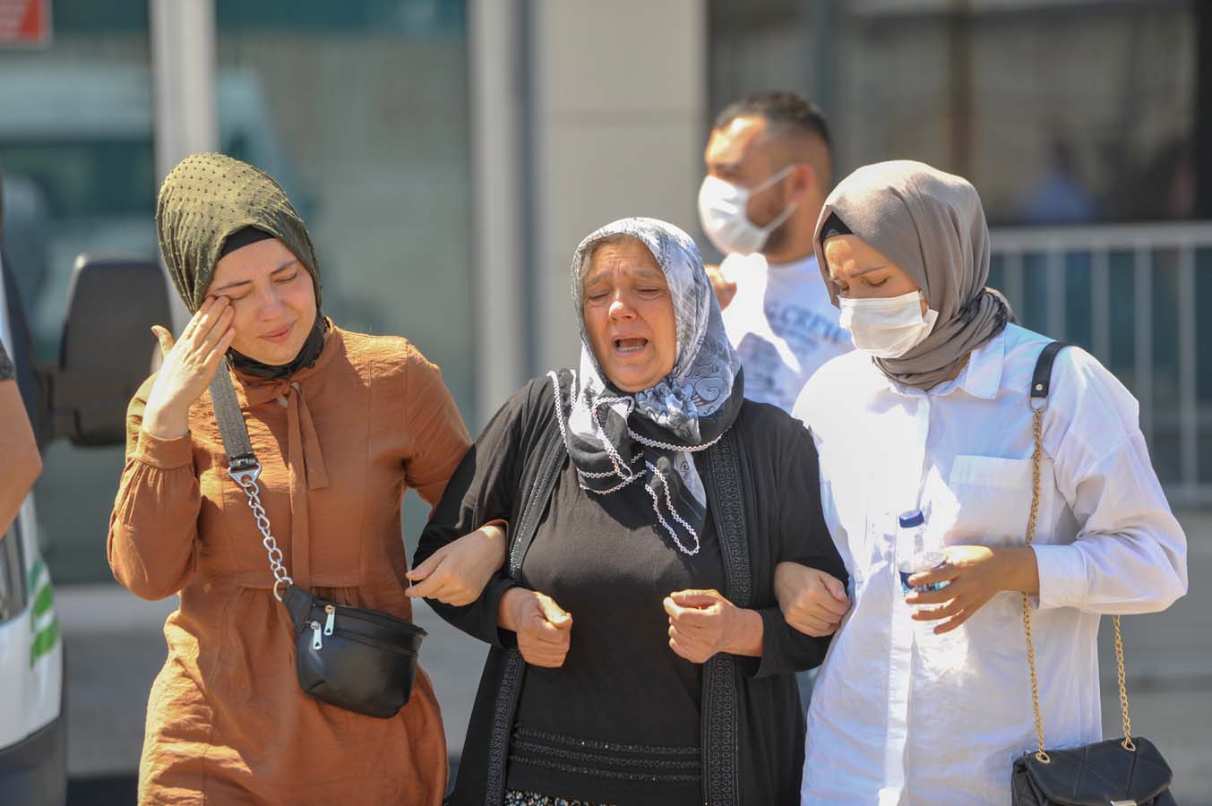 8 yaşındaki çocuk lüks otel havuzunda boğularak hayatını kaybetti! Tatil için gittiler evlat acısı yaşadılar!