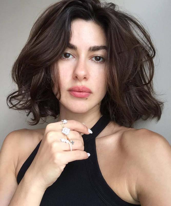 Kapıda kalan Nesrin Cavadzade ortalığı birbirine kattı, Gazetecilere fotoğrafları silin diye bağırdı!