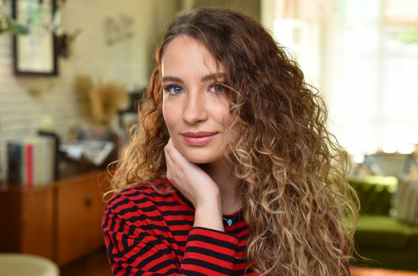 Irmak Arıcı'dan skandal hareket! Trafikte yol verme kavgasında tartıştığı sürücünün yüzüne tükürdü!