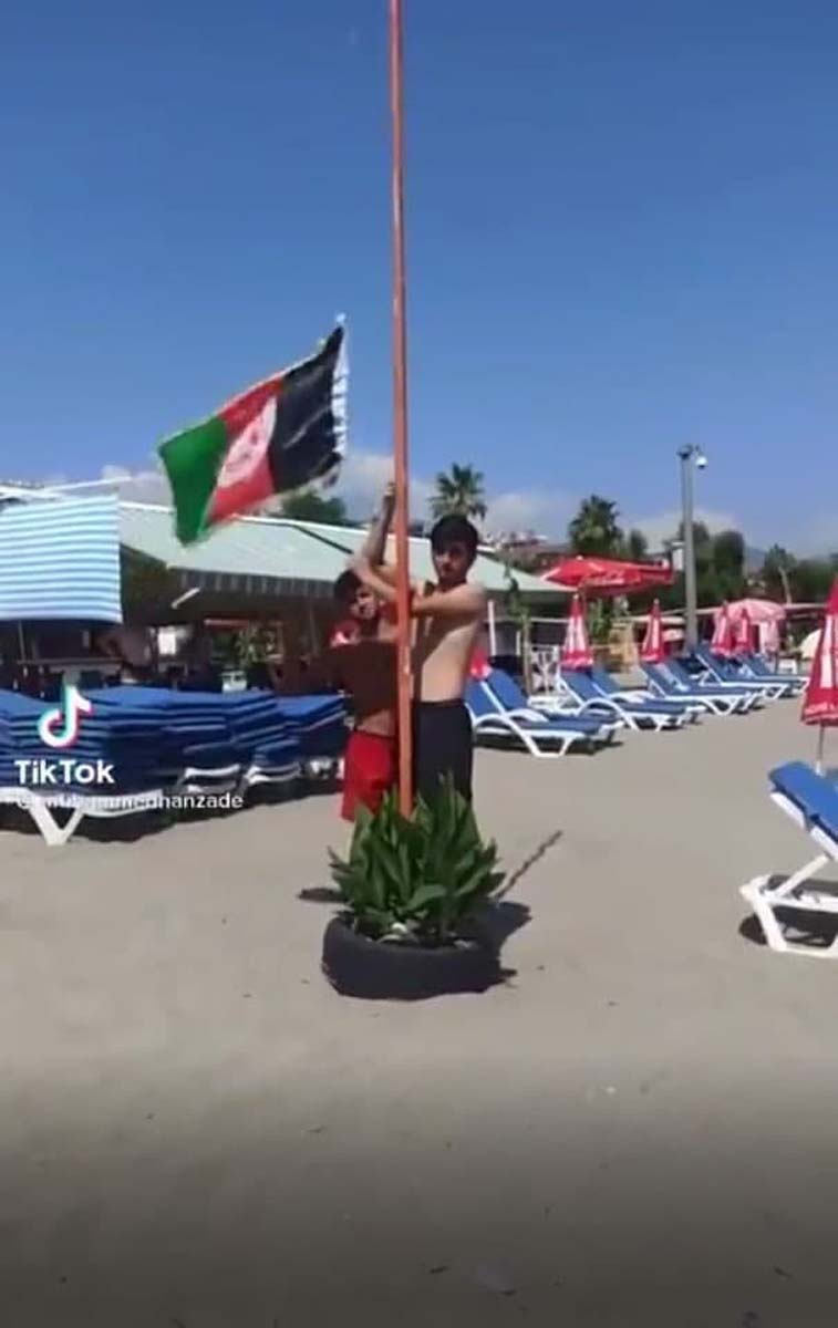 Bu cesareti nereden buluyorlar! Antalya Alanya'da Afganistan bayrağını göndere çektiler