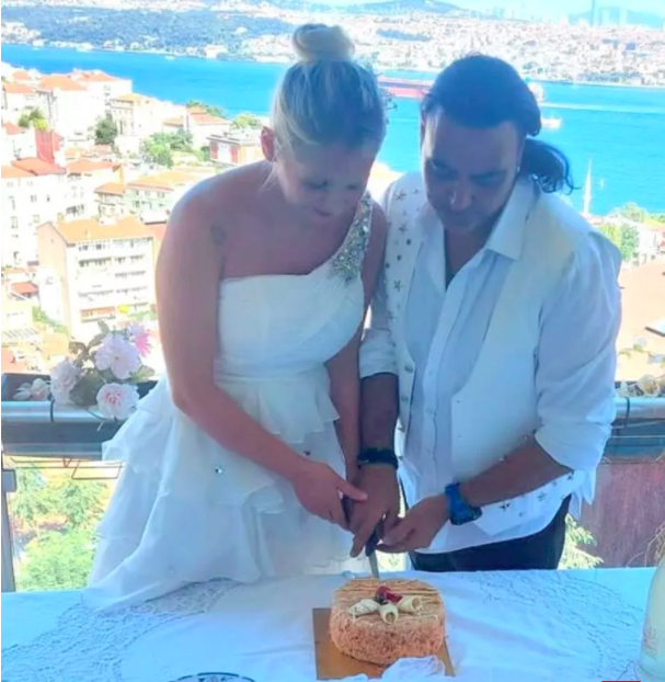 Uçakta başlayan aşk nikah masasında sonlandı! Aradığı aşkı sonunda bulan Ozan Orhon dördüncü kez evlendi!