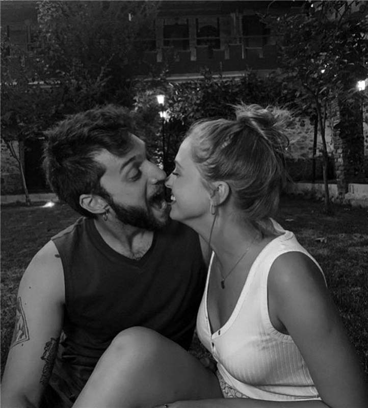 Ufuk Beydemir ve İpek Yazıcı çiftinden art arda romantik pozlar! Fotoğraftaki detay gözlerden kaçmadı!