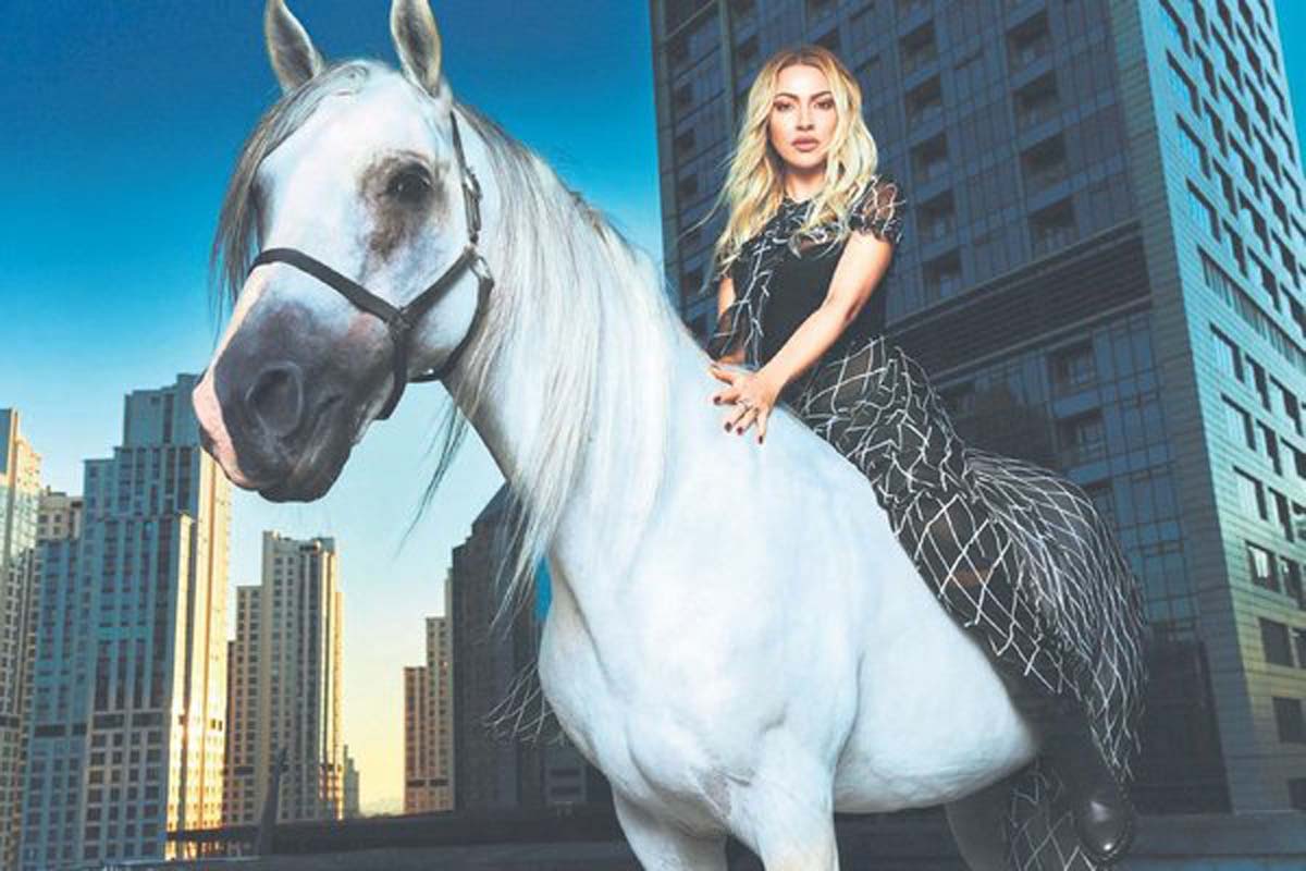 Dünyaca ünlü şarkıcı Beyonce, bakın Hadise'yi nasıl taklit etti! Bu kez Beyonce Hadise'nin izinde 