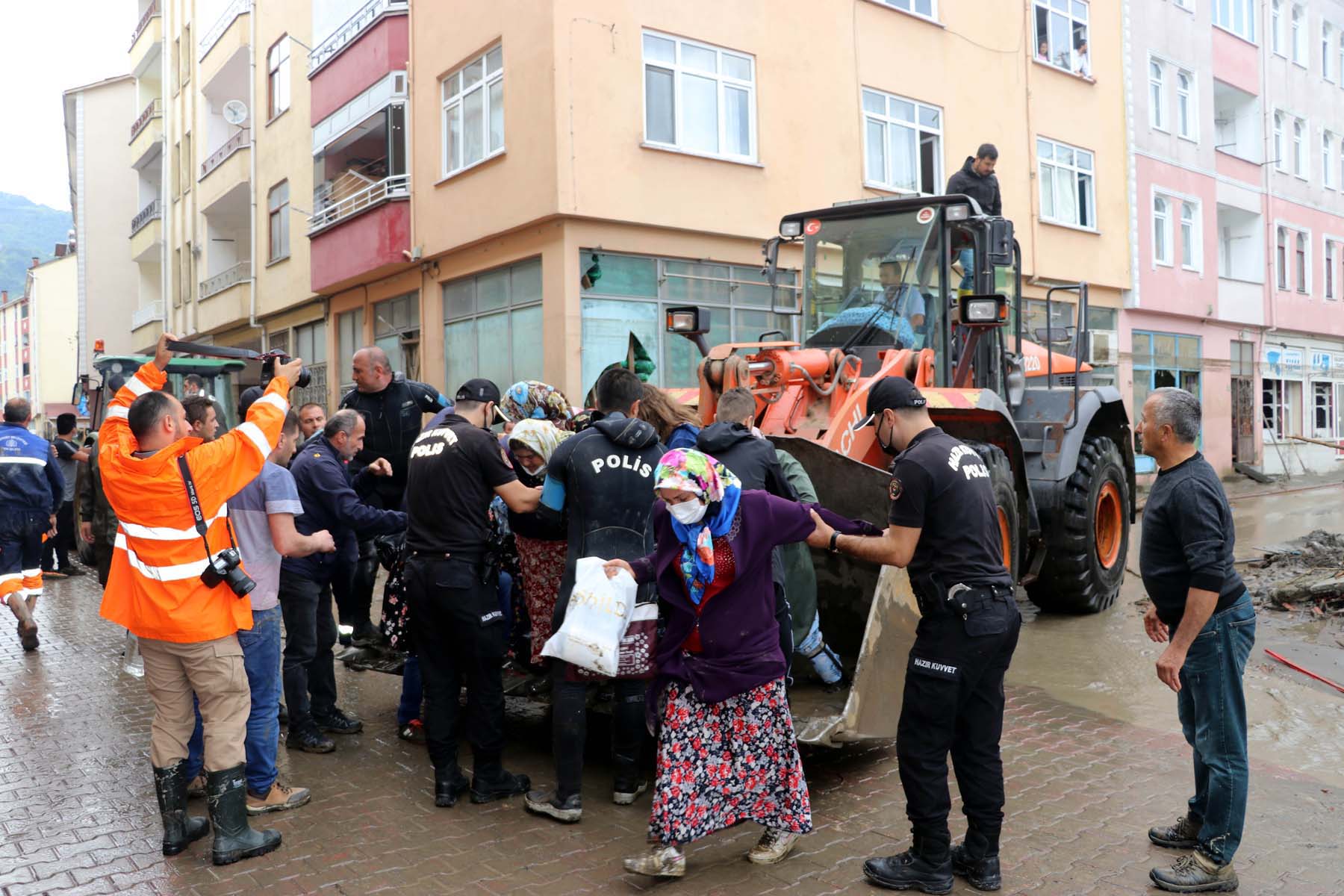 Son dakika! Sel felaketinde can kaybı 27'ye yükseldi!