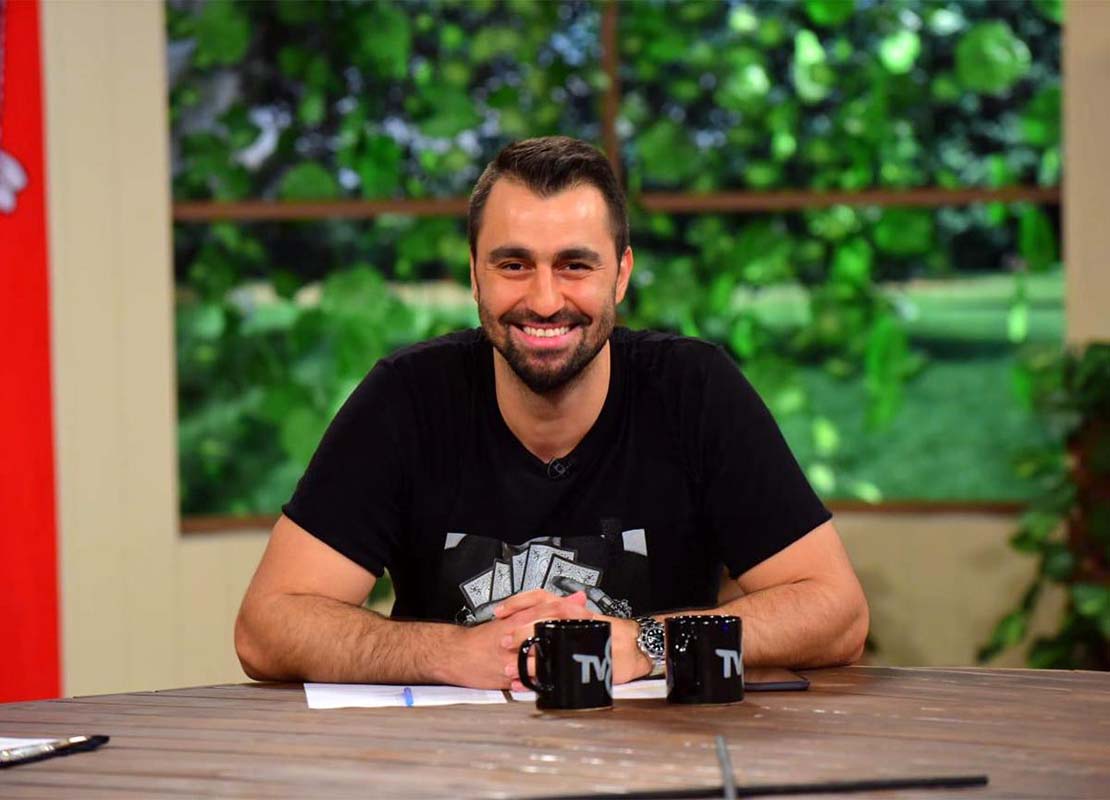 Batuhan Karacakaya ile yakıştırılıyordu! Survivor'da yarışan Aleyna Kalaycıoğlu'nun ünlü sunucu ile aşk yaşadığı ortaya çıktı!