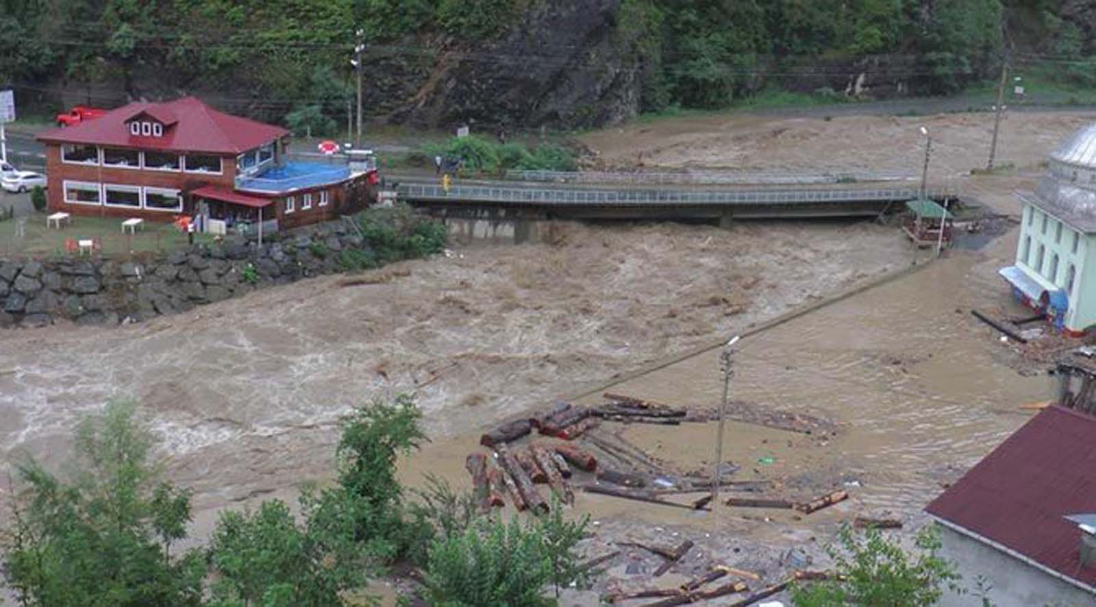 Doğu Karadeniz için sağanak yağmur! Rize ve Artvin aşırı sağanak uyarısı!