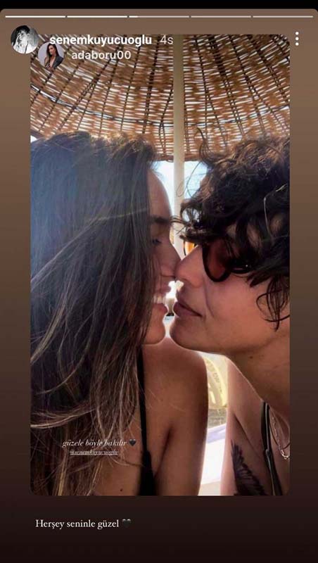 Eski Türkiye güzeli Senem Kuyucuoğlu paylaşımıyla olay yarattı! Kadın sevgilisinin dudağına yapıştı!