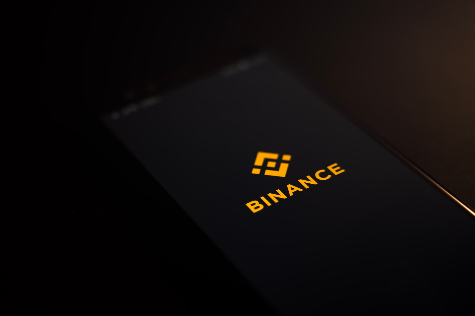 Binance iddialara yanıt verdi! Sabahta erişilemiyordu!