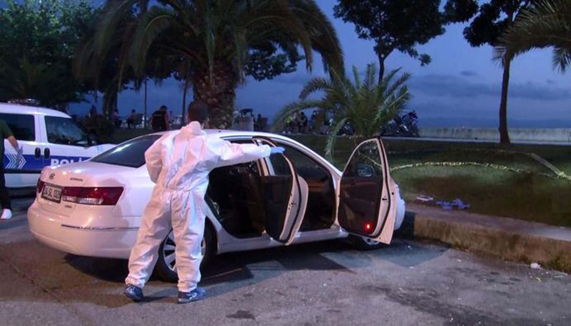 Sahilde yürüyen vatandaşlar buldu! Pendik'te park halindeki araçta bir kişinin cansız bedeni bulundu