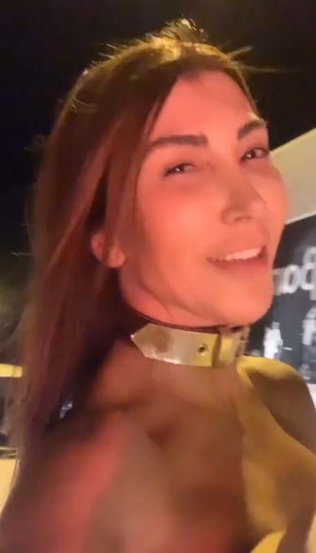 Hande Yener konsere yetişmek için otostop çekti! O anları sosyal medya hesabından paylaşan şarkıcıya Seda Sayan'dan uyarı gecikmedi!