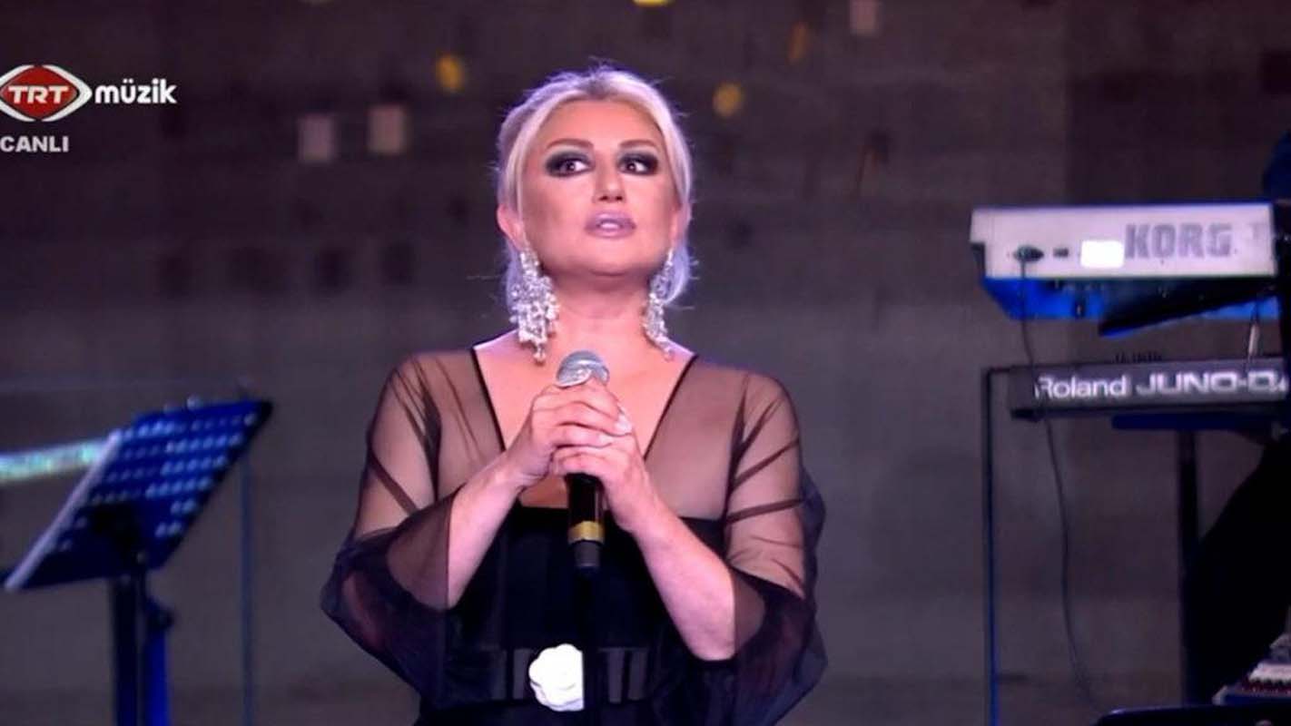 Canlı yayında TRT'ye tepki göstermişti! Muazzez Ersoy'un programı iptal oldu! Yerine bakın kim geldi