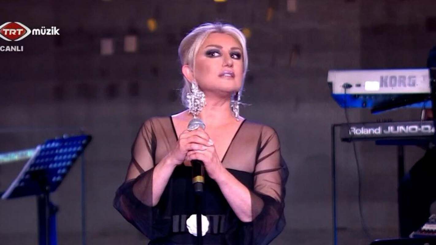 Canlı yayında TRT'ye tepki göstermişti! Muazzez Ersoy'un programı iptal oldu! Yerine bakın kim geldi