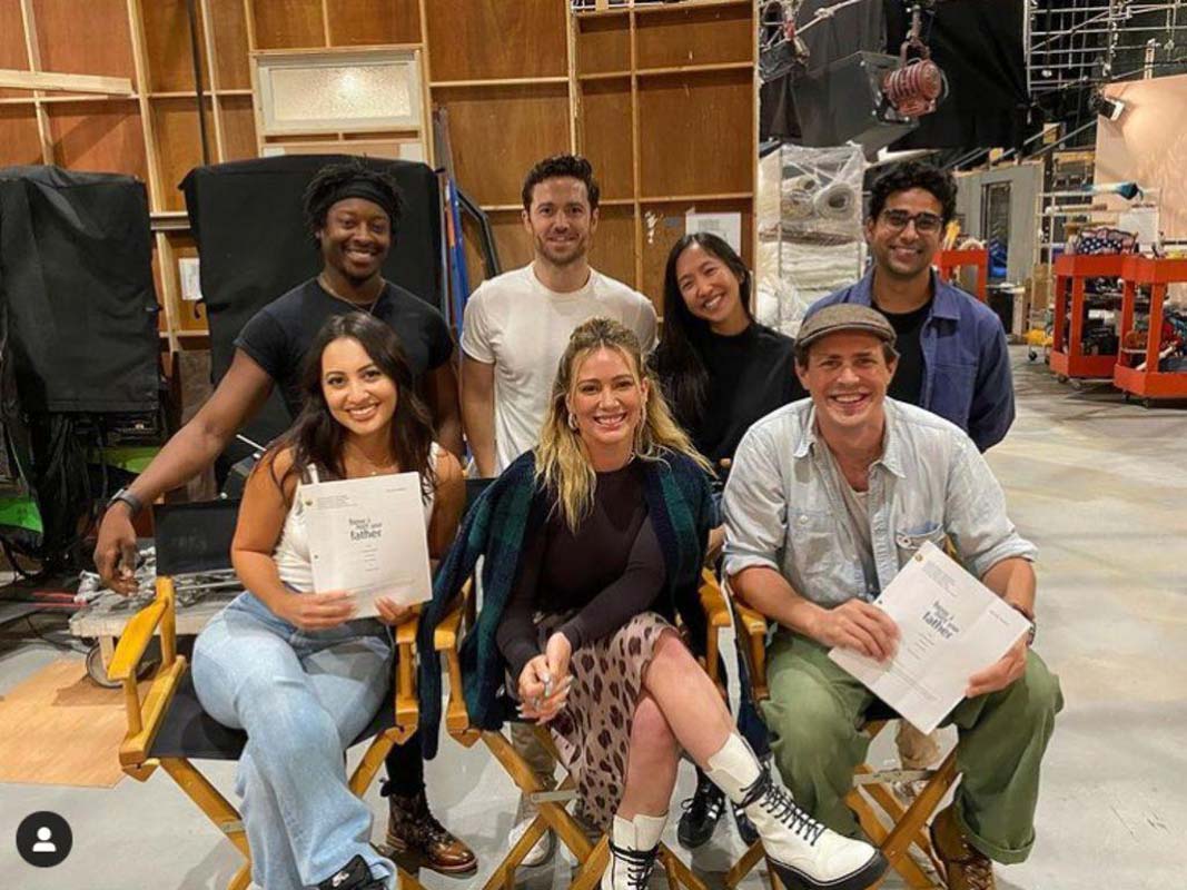 How I Met Your Father'dan heyecanlandıran ilk kare geldi! Bütün oyuncular bir arada!