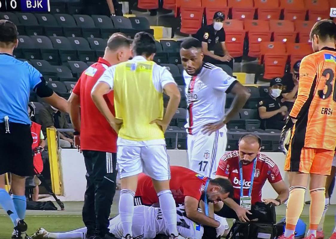 Gaziantep - Beşiktaş maçından kötü haber! Fabrice N'Sakala maçta fenalaştı! 