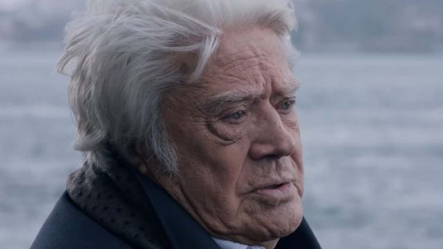 Cüneyt Arkın küpe takan ve Amerikan tıraşı olan gençleri eleştirdi! Tarih bilinci olan yapmaz