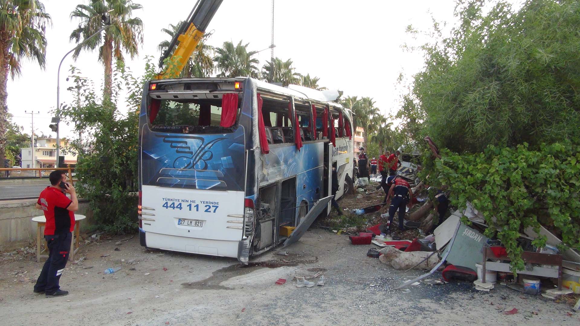 Son dakika | Mersin Silifke'de yolcu otobüsü şarampole devrildi: 33 yaralı