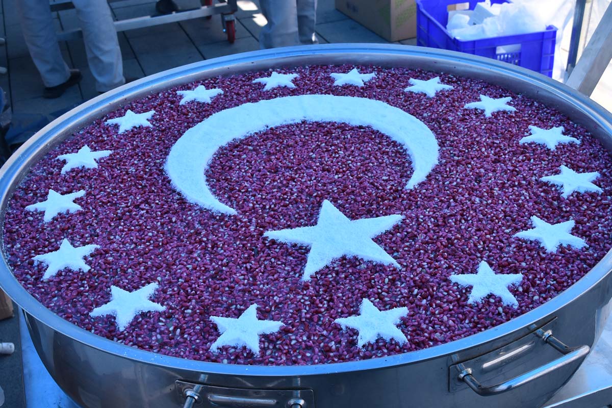 Pendik Belediyesinden aşure günü etkinliği! 5 bin kişiye dağıtıldı! 