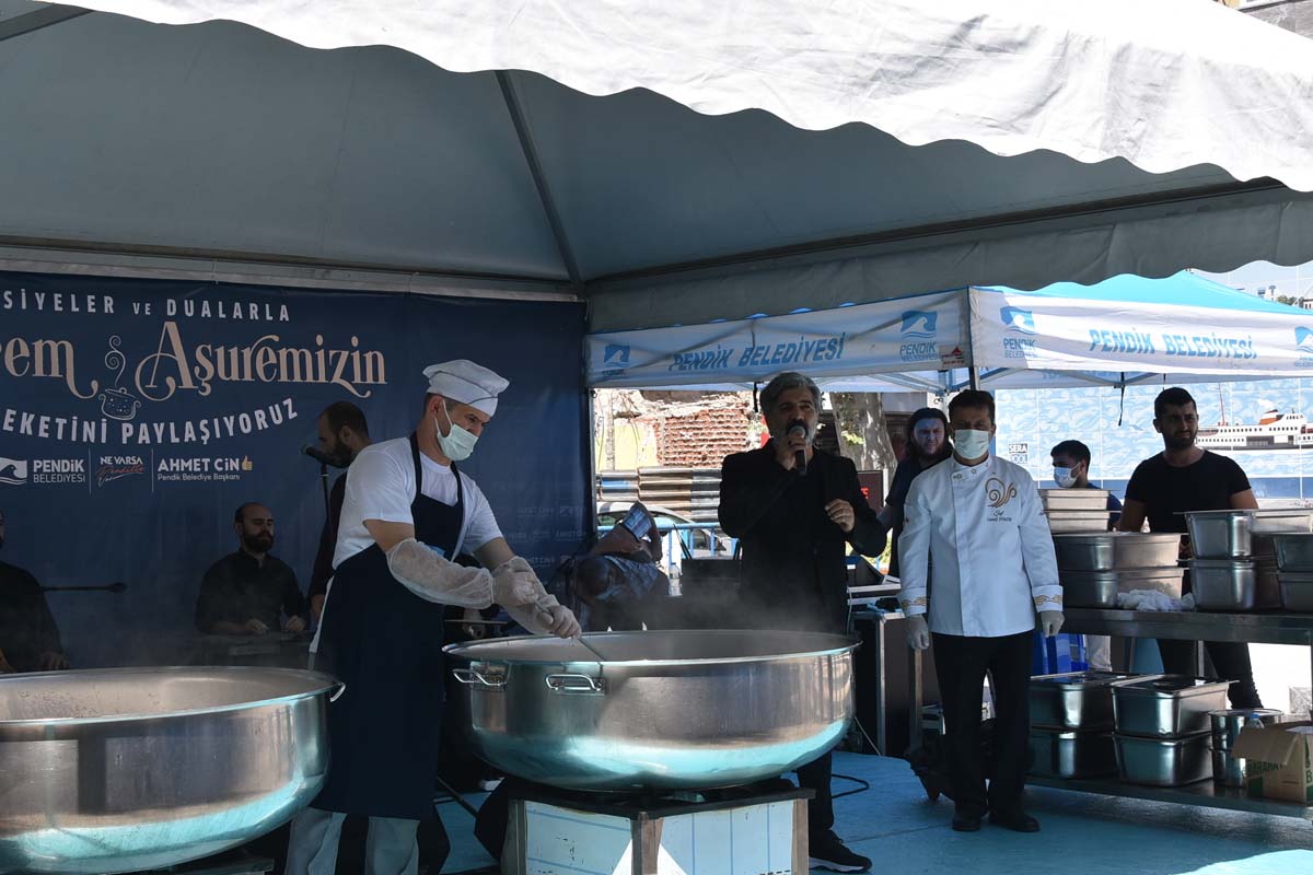 Pendik Belediyesinden aşure günü etkinliği! 5 bin kişiye dağıtıldı! 