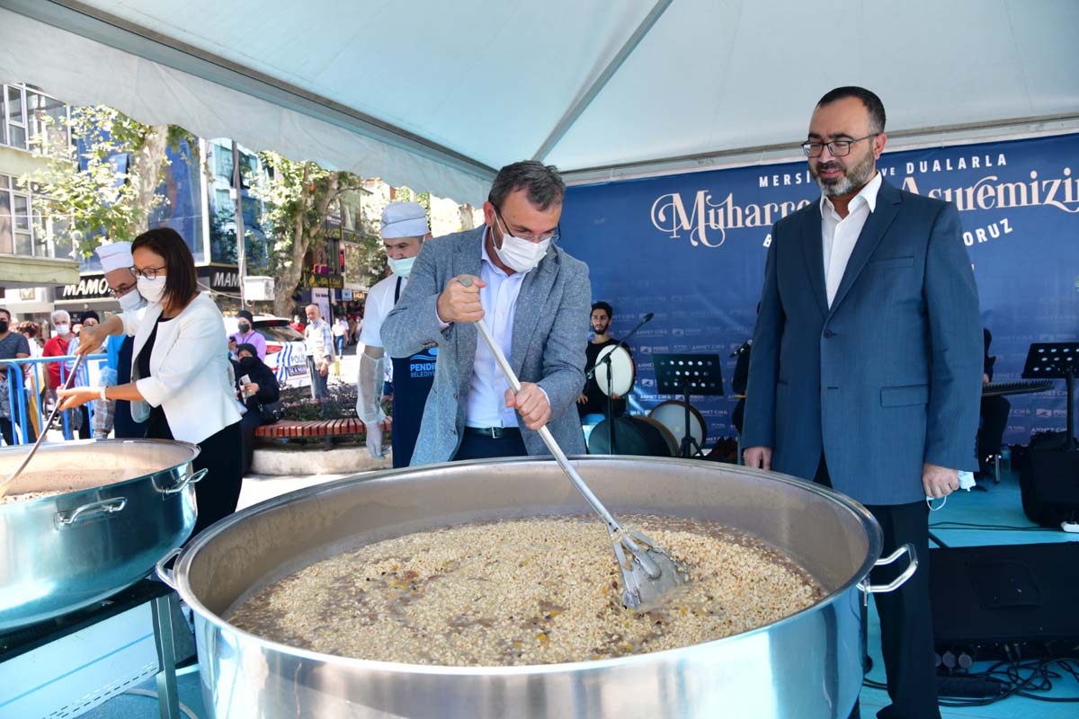 Pendik Belediyesinden aşure günü etkinliği! 5 bin kişiye dağıtıldı! 