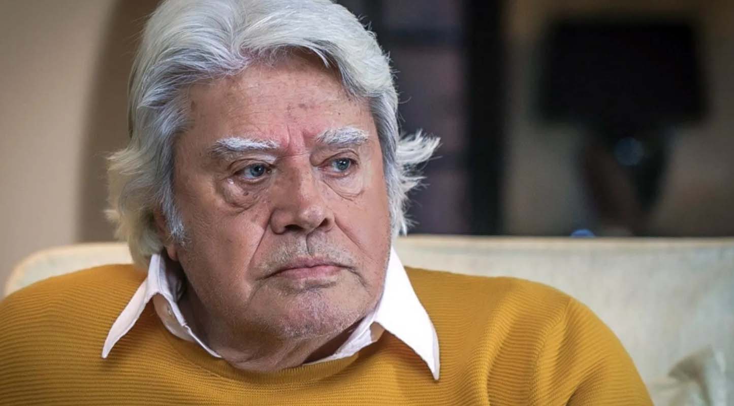 Cüneyt Arkın küpe takan ve Amerikan tıraşı olan gençleri eleştirdi! Tarih bilinci olan yapmaz