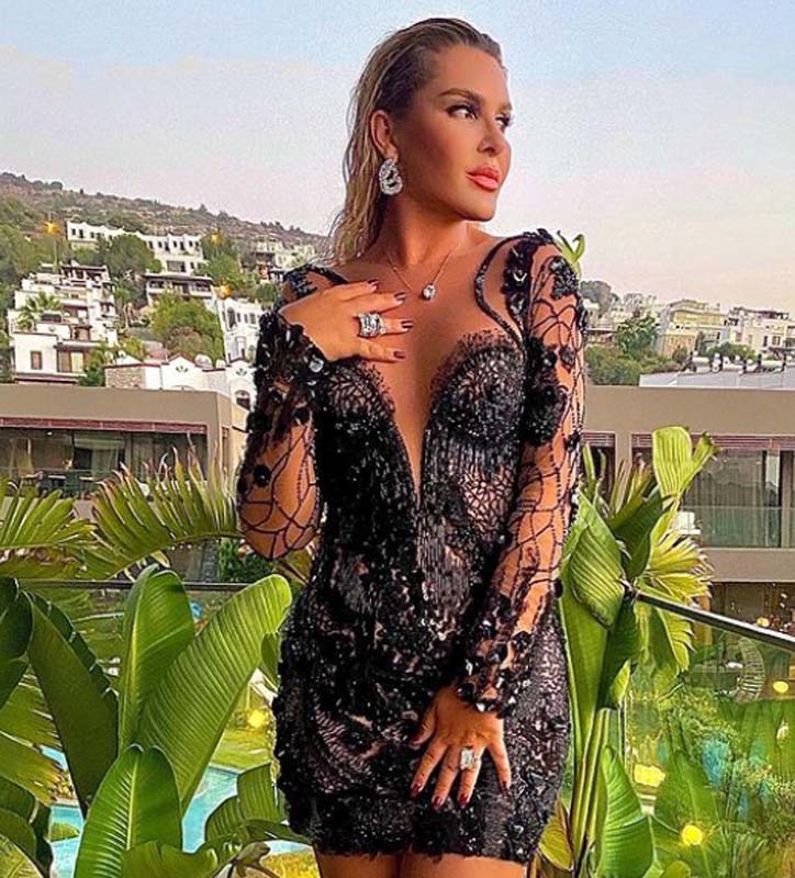 Selin Ciğerci ile kavga etmişti! Deniz Akkaya canlı yayında teslim oldu! Hapis yatacak