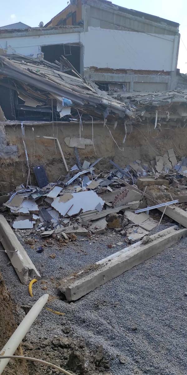 Son dakika | İstanbul İkitelli'de işyeri çöktü! Olay yerine sağlık ve itfaiye sevk edildi