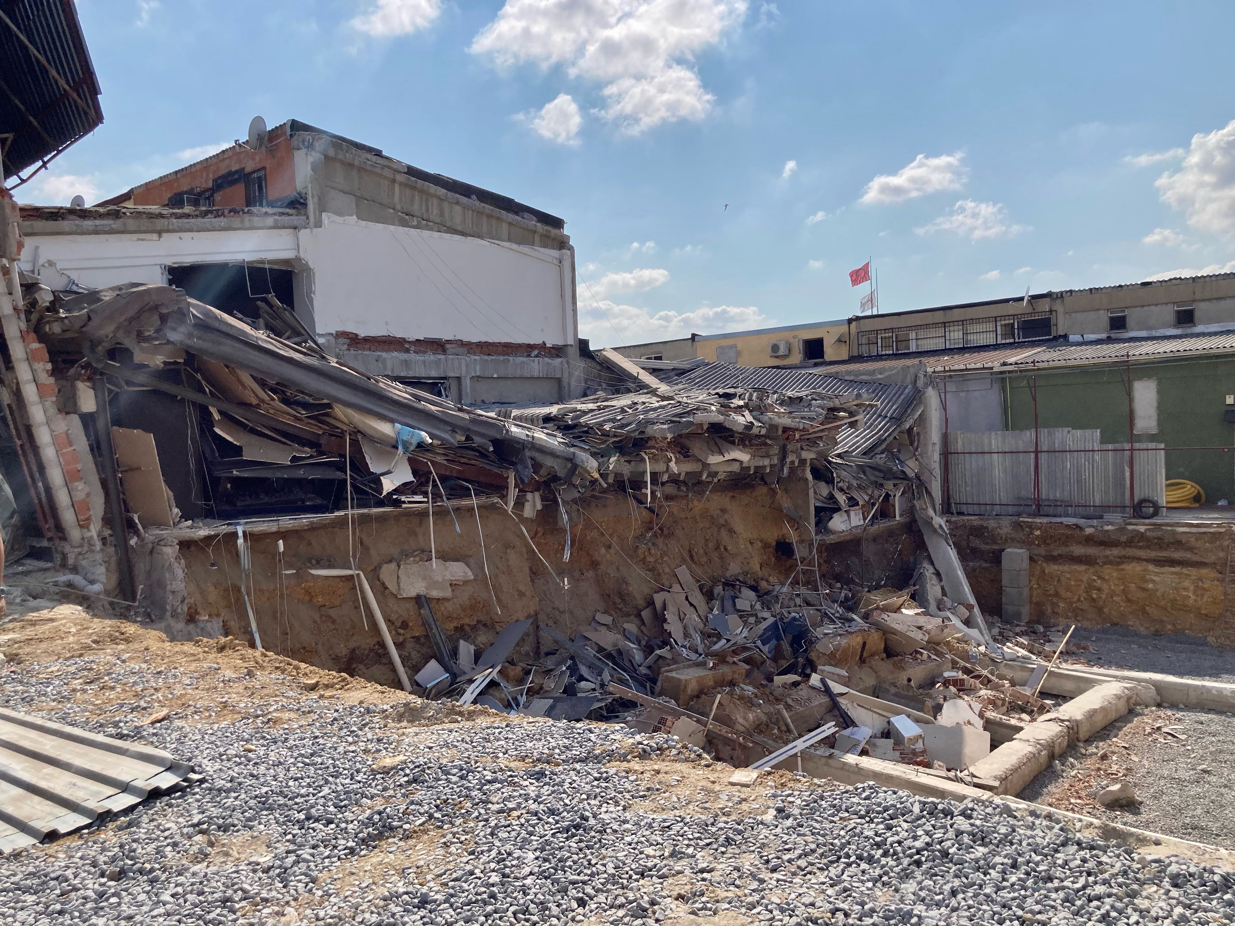 Son dakika | İstanbul İkitelli'de işyeri çöktü! Olay yerine sağlık ve itfaiye sevk edildi