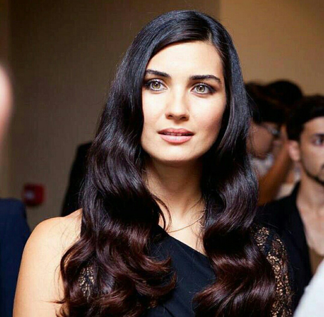 Aşk yaşadıkları iddia edilen Tuba Büyüküstün ve Murat Boz set yorgunluğunu birlikte attı!