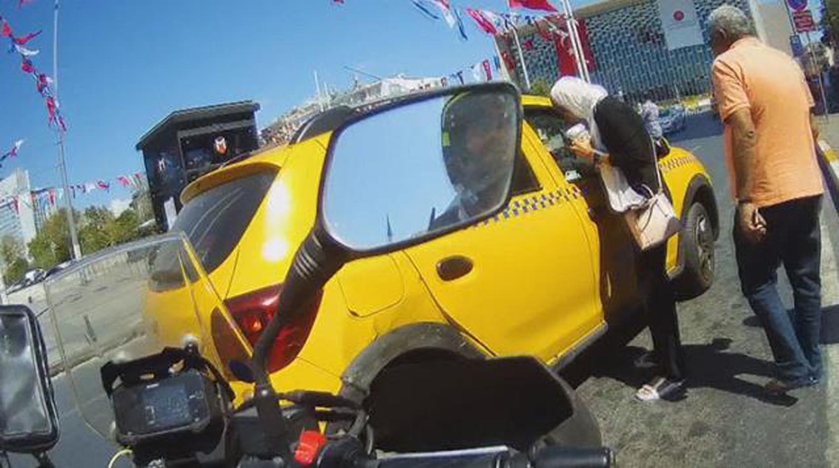 turistlerden fazla para alan taksici trafikten men edildi!