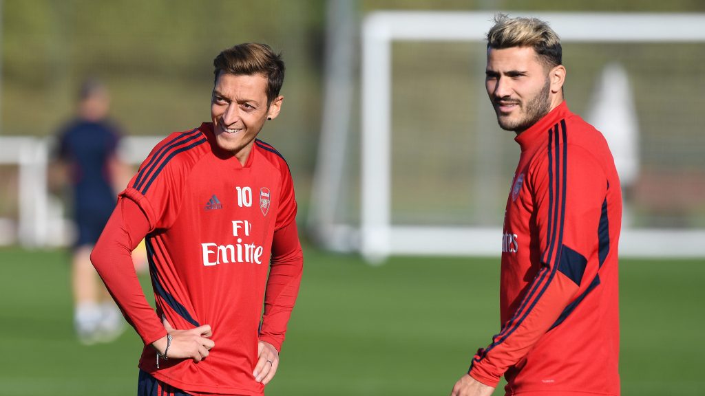 Kolasinac transferinde geriye sadece imza kaldı! Fenerbahçe oyuncuyu İstanbul'a getiriyor!