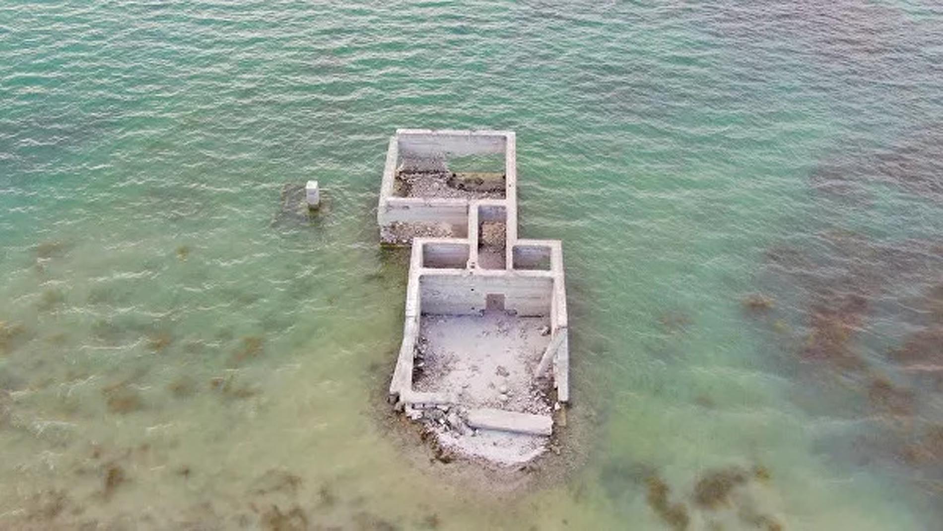 Elazığ’da suların çekilmesi sonucu, tarihi 75 yıllık olan okul gün yüzüne çıktı!