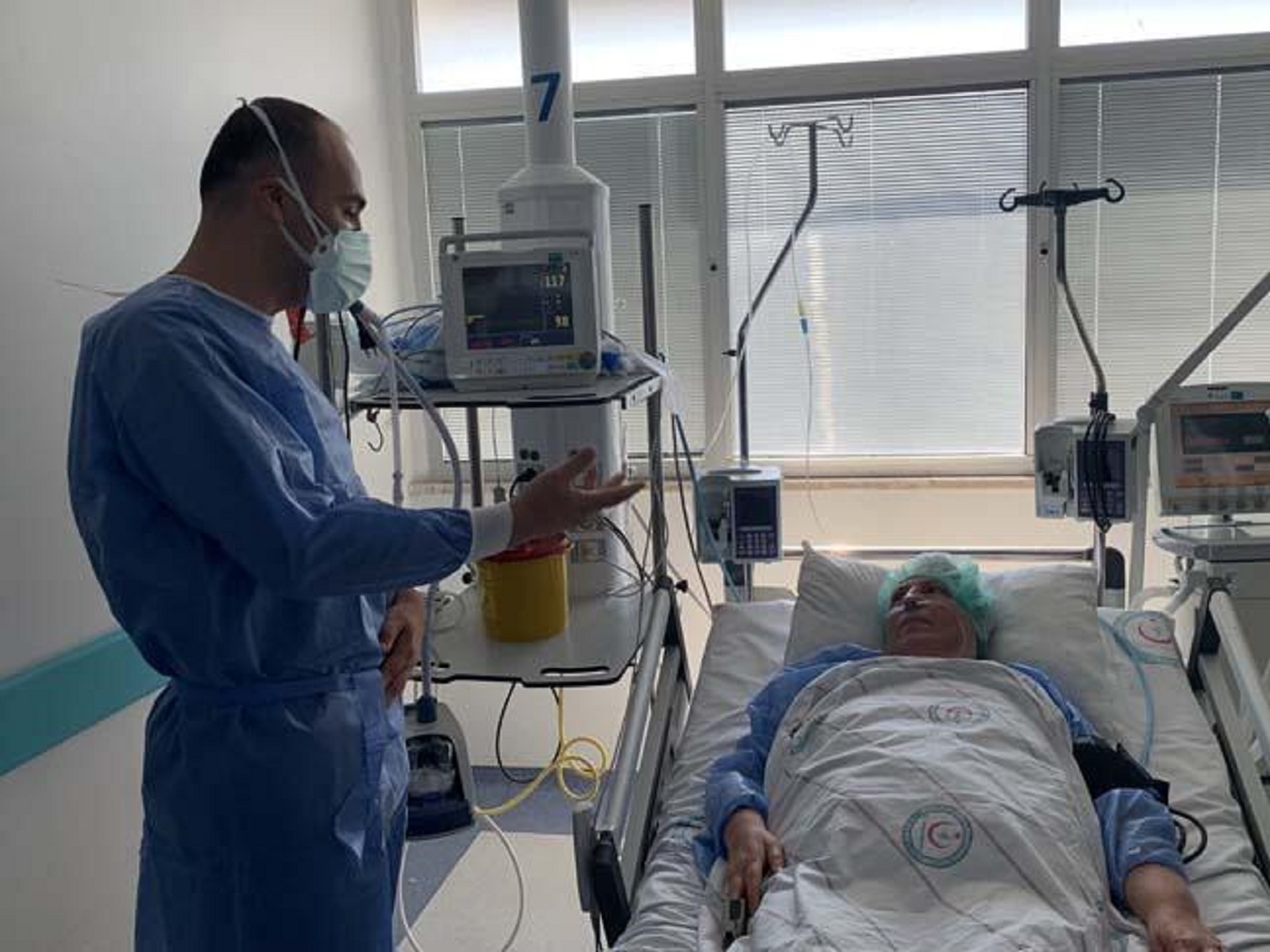 Oğlunun ısrarlarına rağmen aşı olmayan kadın kovid' e yakalandı