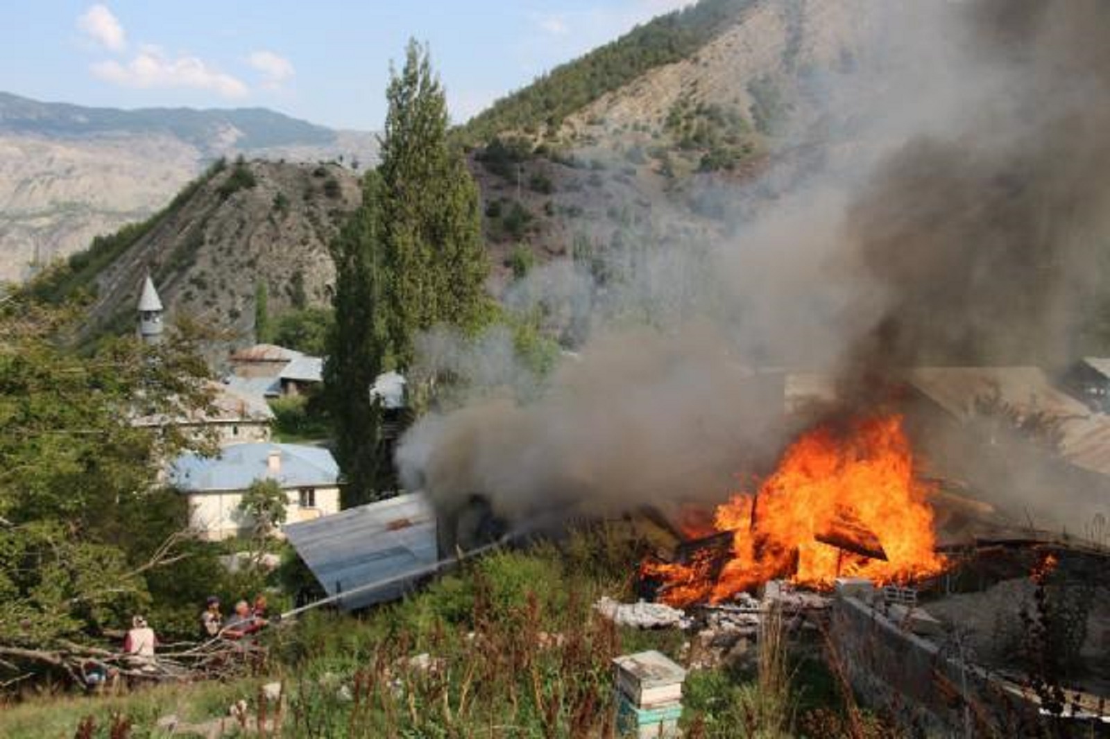 Yangın çıktı, 6 ev tanınmaz halde !