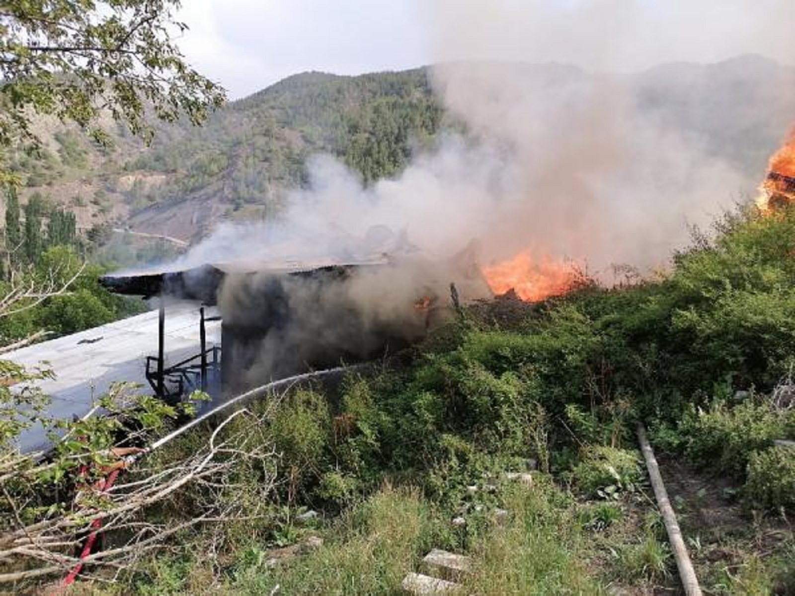 Yangın çıktı, 6 ev tanınmaz halde !