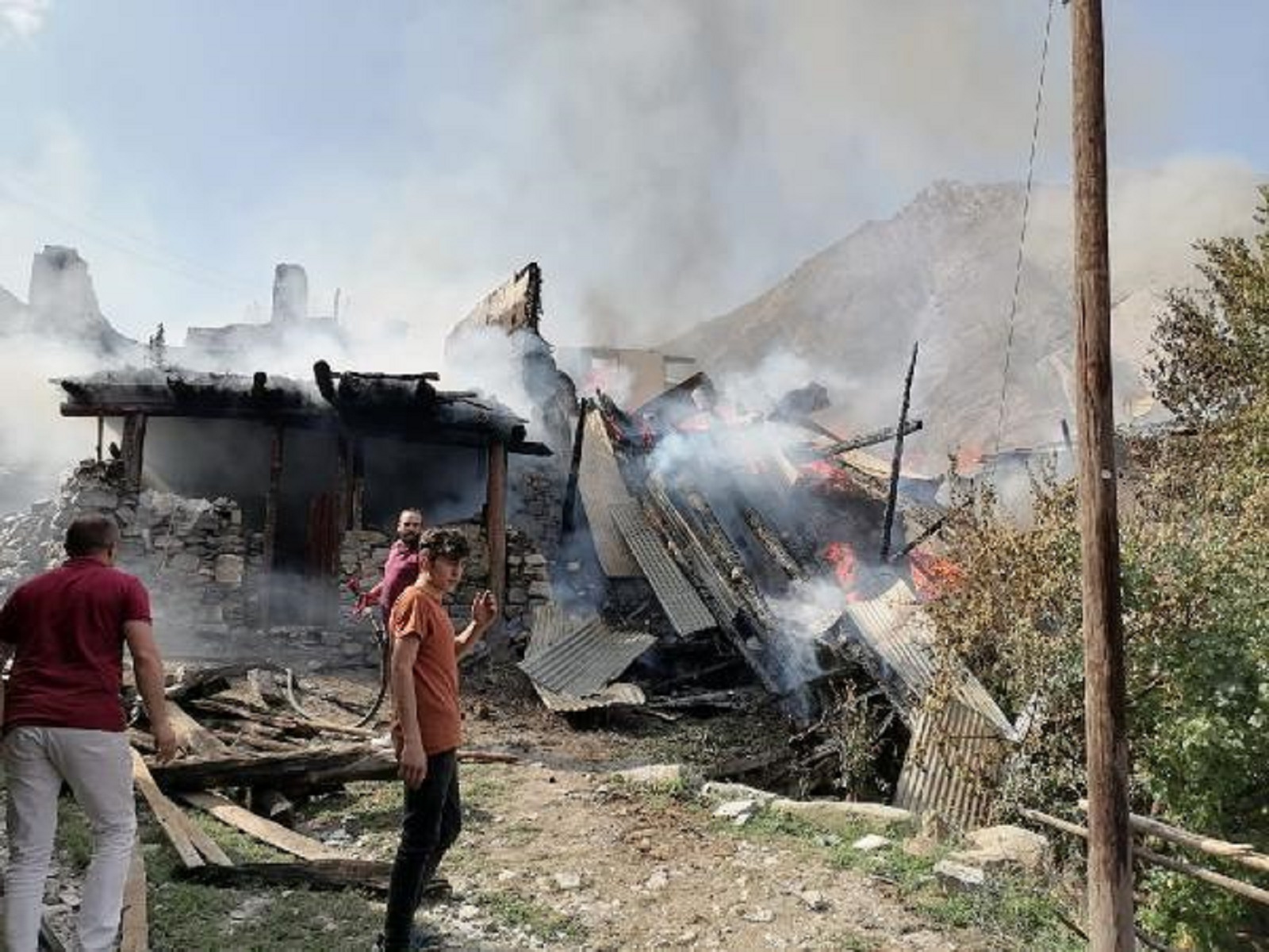 Yangın çıktı, 6 ev tanınmaz halde !