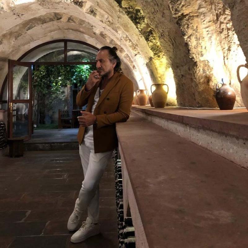 Arka Sokaklar'ın Hüsnü Çoban'ı Özgür Ozan imaj değiştirdi! Yeni tarzı büyük beğeni topladı!