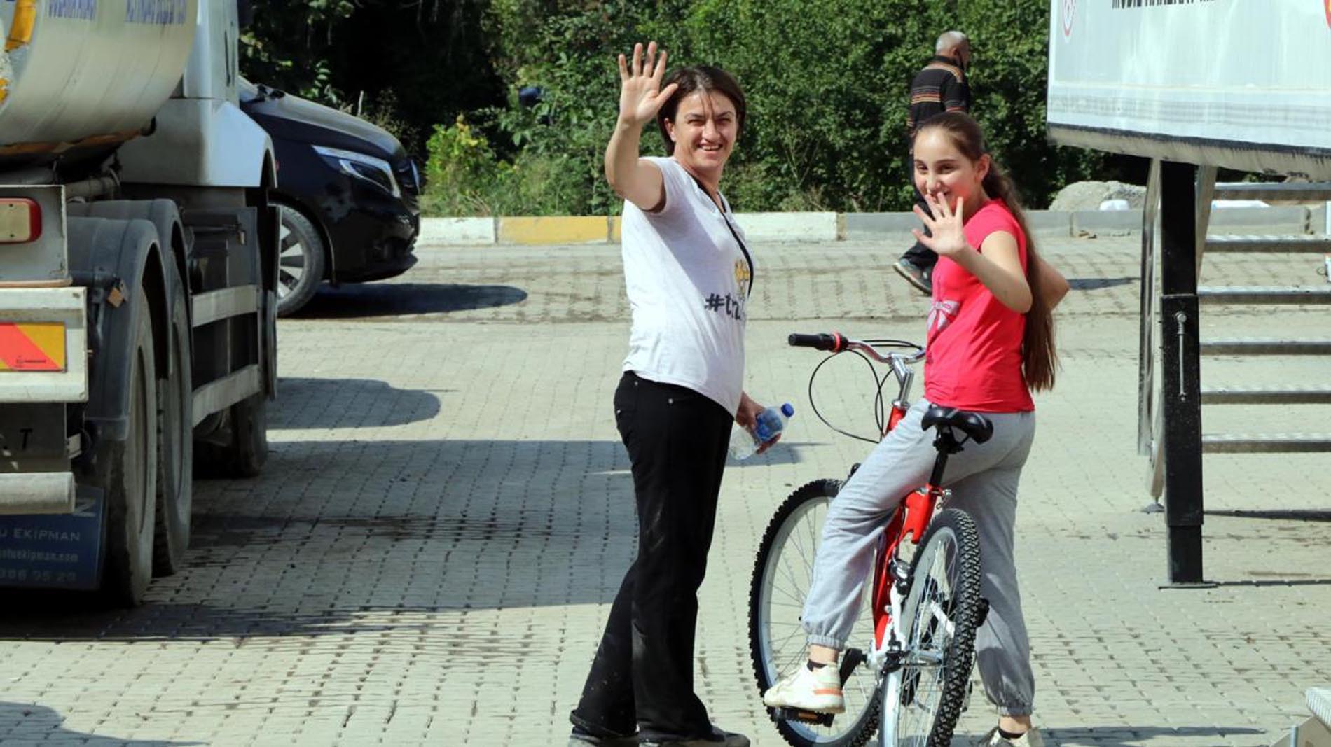 Selde bisikleti kayboldu: Bakan Kurum Hira'yı mutlu etti!